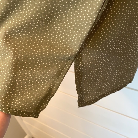 Loft Short Sleeve Blouse- Size Medium - Picture 4 of 5